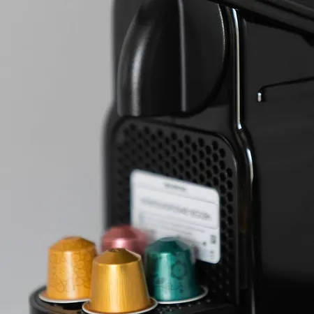 شقة Exclusive In With Parking, Desk And Air Conditioned Living By Renters Prestige *