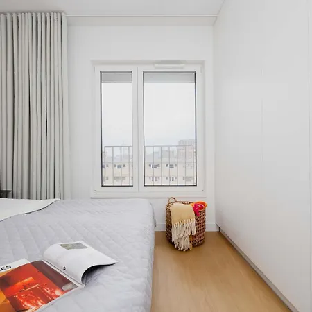 Exclusive In With Parking, Desk And Air Conditioned Living By Renters Prestige Apartment Warschau