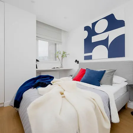 Exclusive In With Parking, Desk And Air Conditioned Living By Renters Prestige Apartment