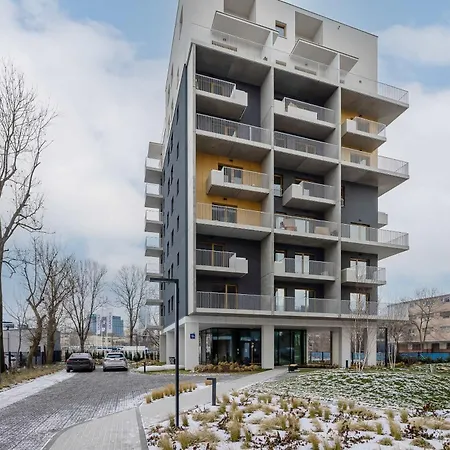 Apartment Exclusive In With Parking, Desk And Air Conditioned Living By Renters Prestige *