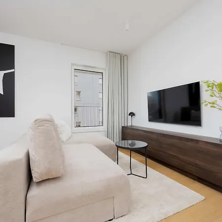 Exclusive In With Parking, Desk And Air Conditioned Living By Renters Prestige * Warschau